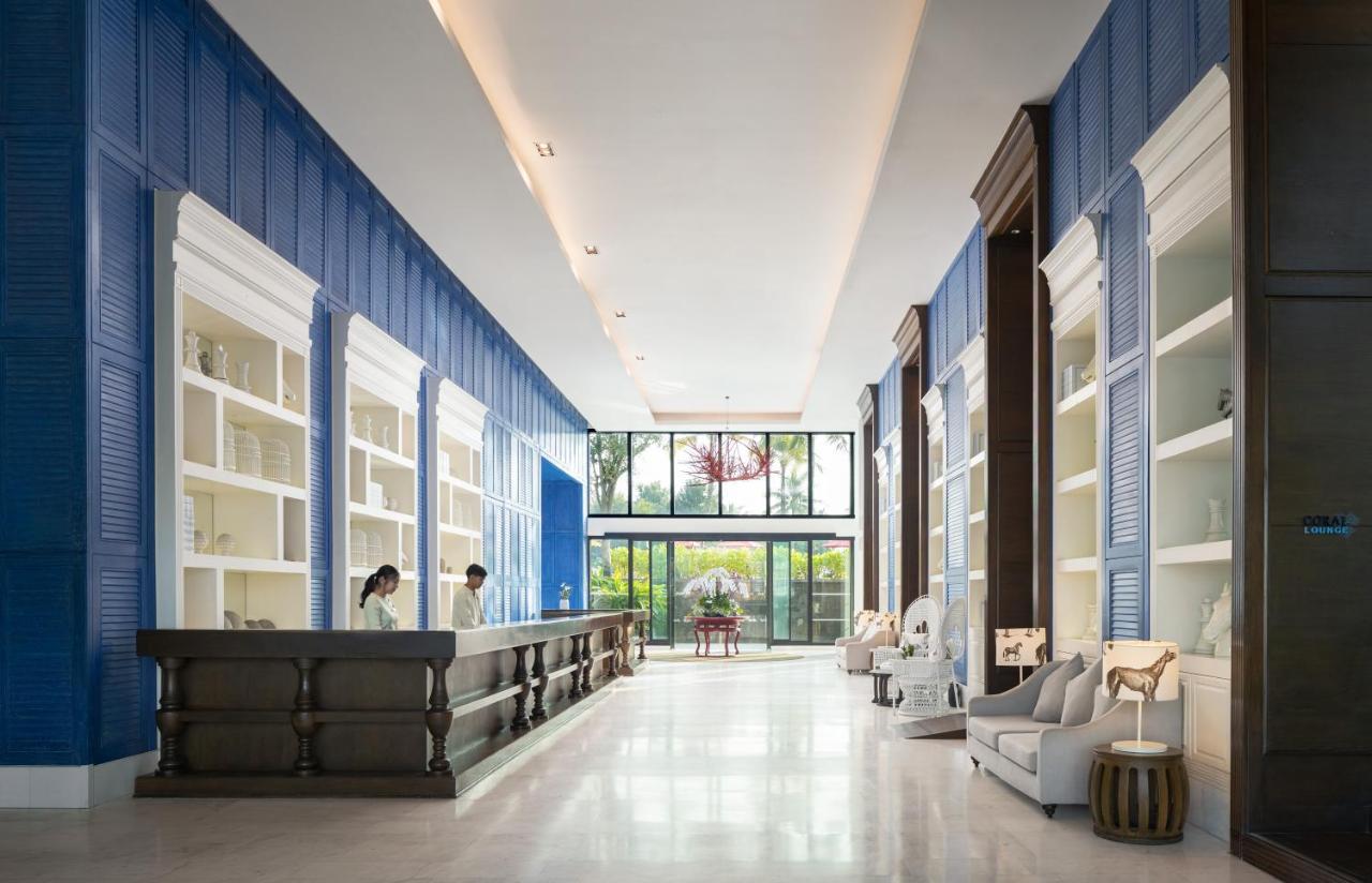 Amari Hua Hin - SHA Extra Plus Bagian luar foto The hotel lobby
