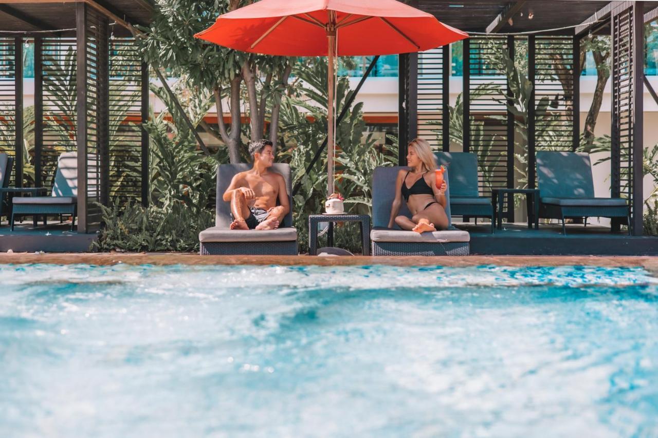 Amari Hua Hin - SHA Extra Plus Bagian luar foto The pool at the hotel