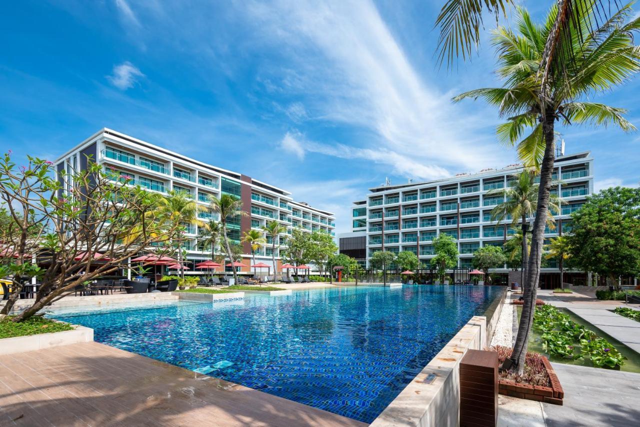 Amari Hua Hin - SHA Extra Plus Bagian luar foto The swimming pool at the resort