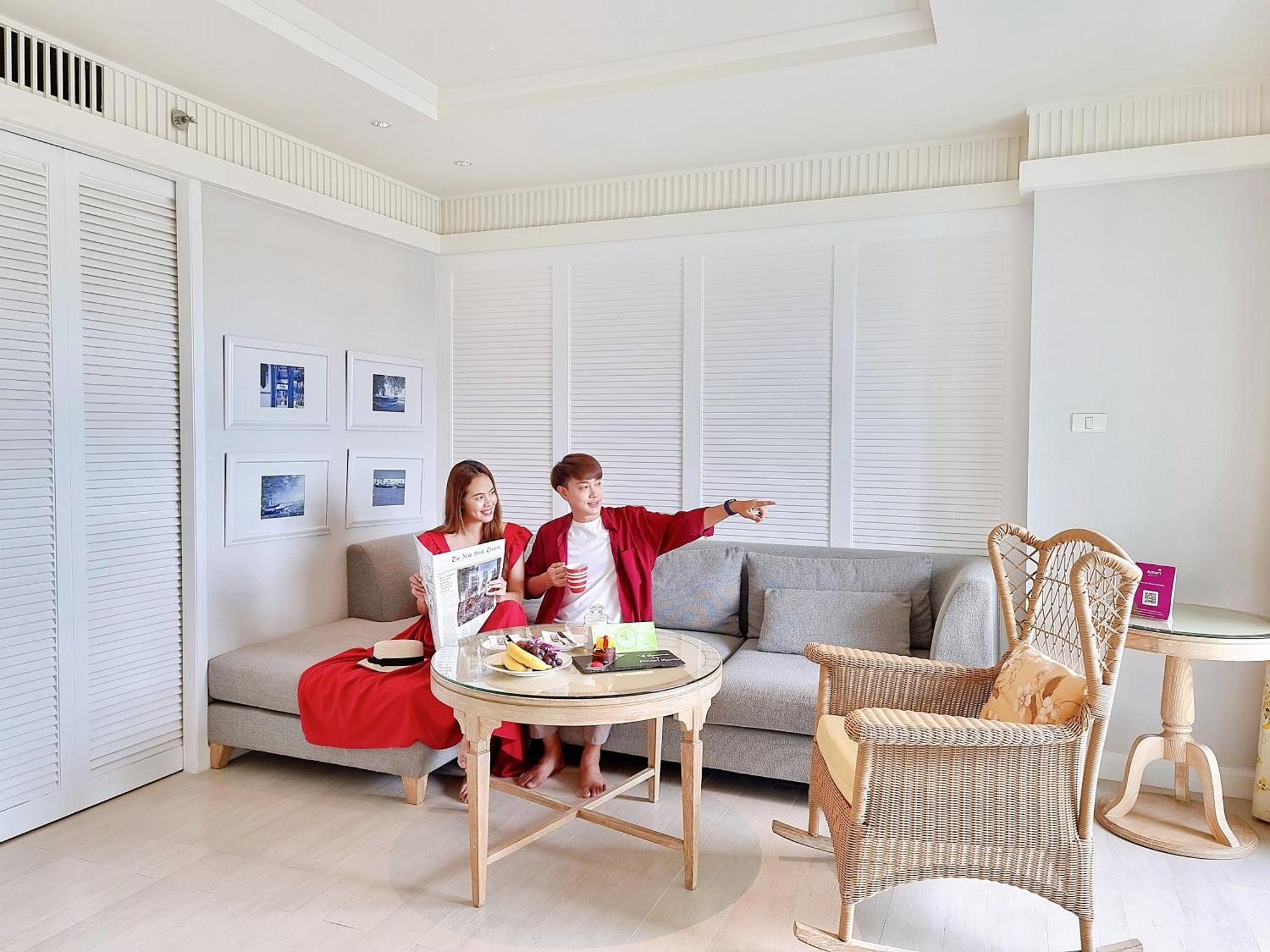 Amari Hua Hin - SHA Extra Plus Bagian luar foto A family at home