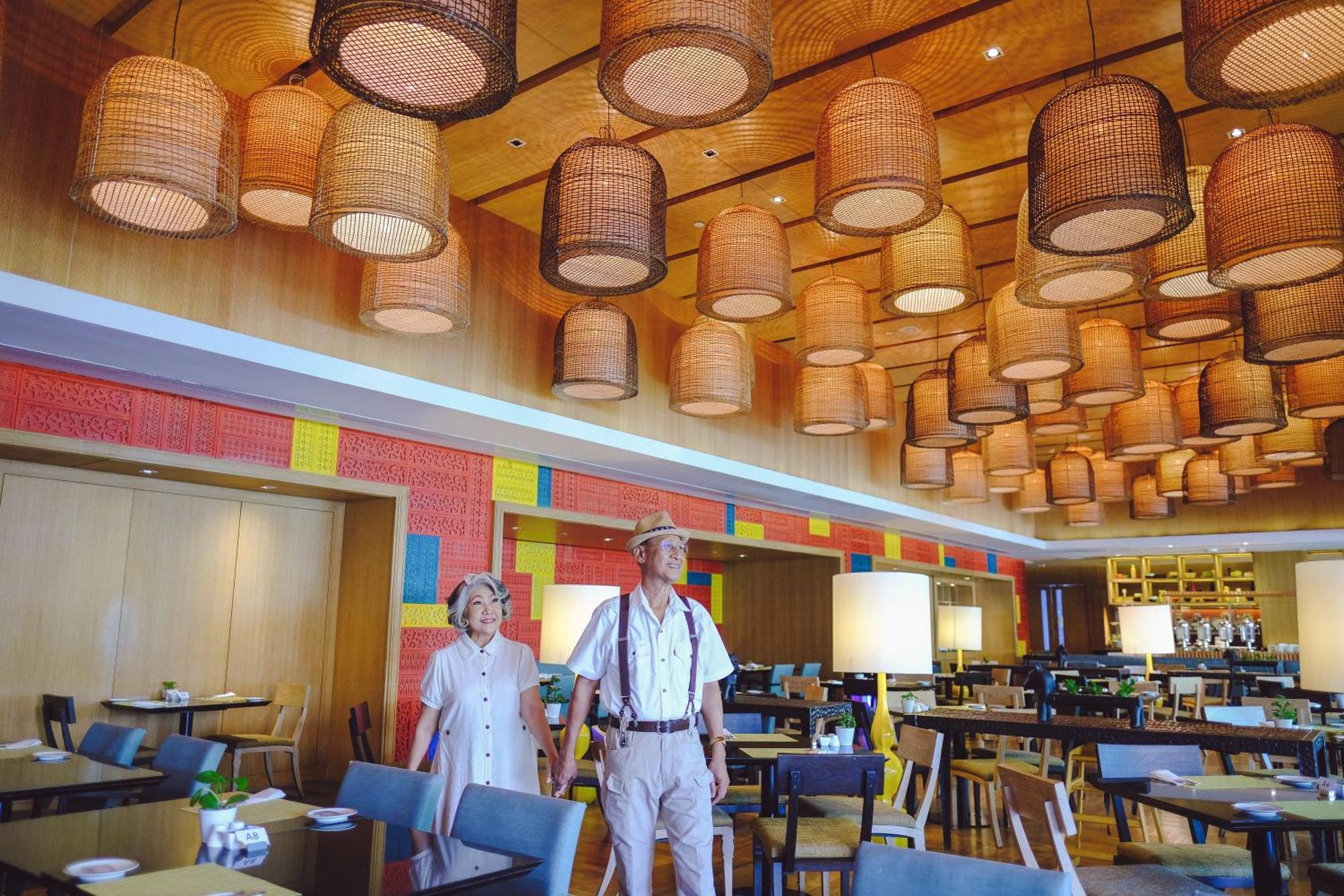 Amari Hua Hin - SHA Extra Plus Bagian luar foto The interior of the restaurant